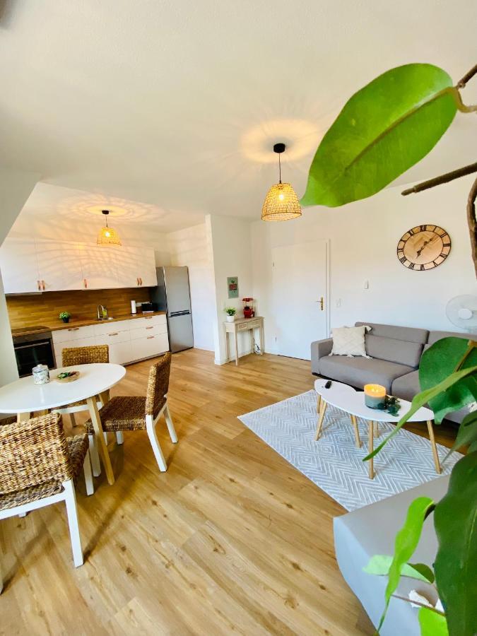 Home Cinema - Balcony - Wi-Fi & Streams Magdeburg Exterior photo